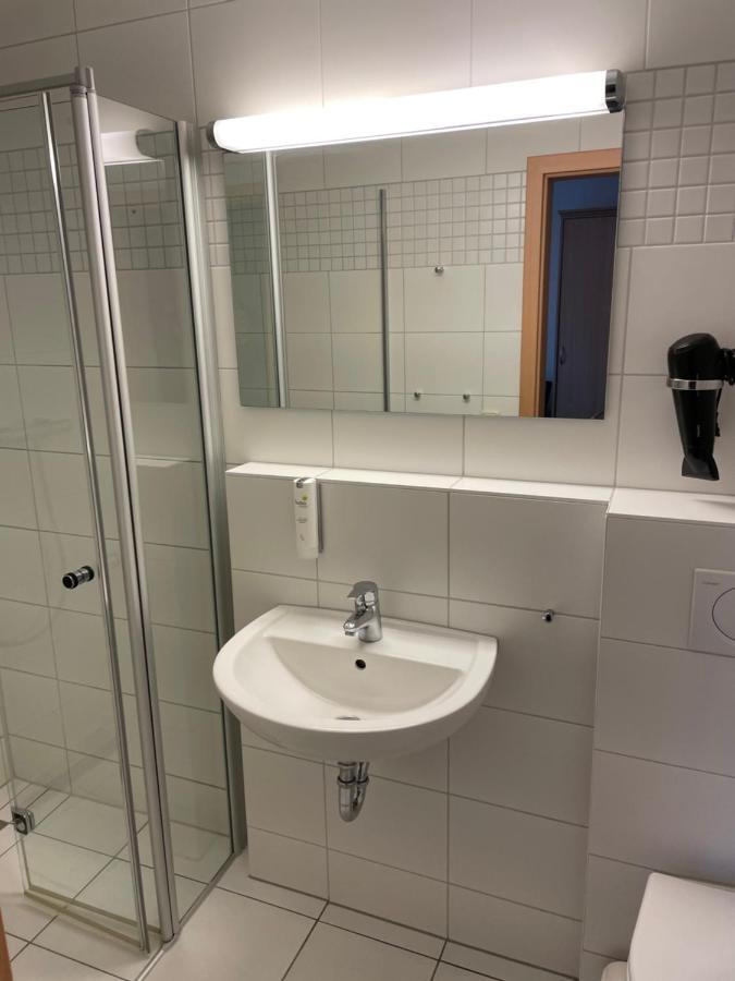 Lutzow Gaestehaus Scharfe Kurve מראה חיצוני תמונה
