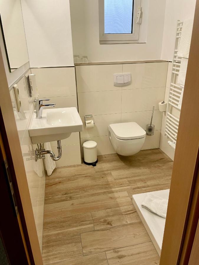 Lutzow Gaestehaus Scharfe Kurve מראה חיצוני תמונה